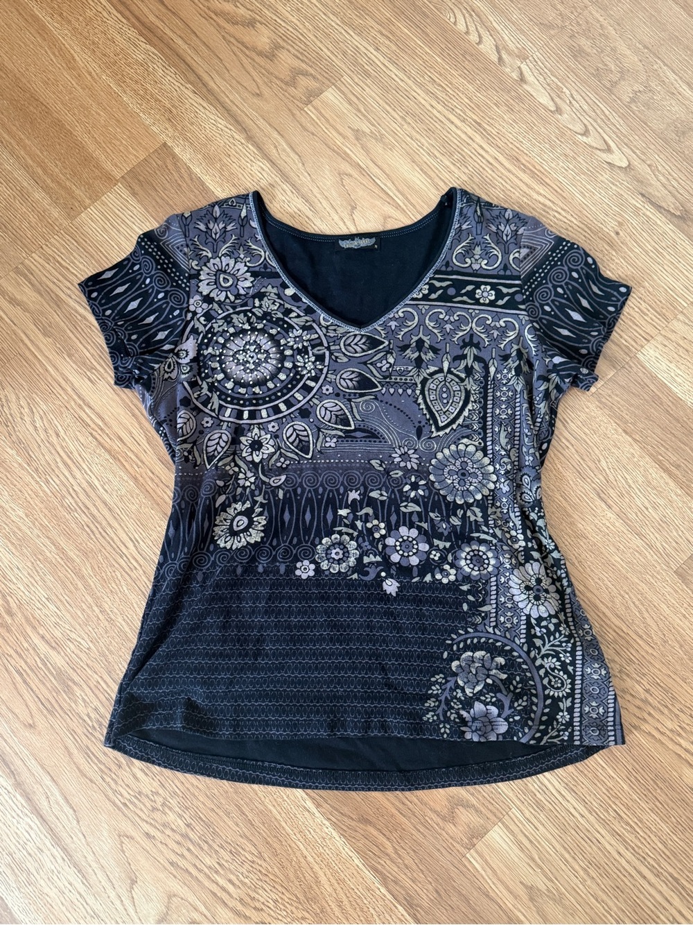 Vanilla sugar Women’s Black Floral-Print Short Sleeve Tee